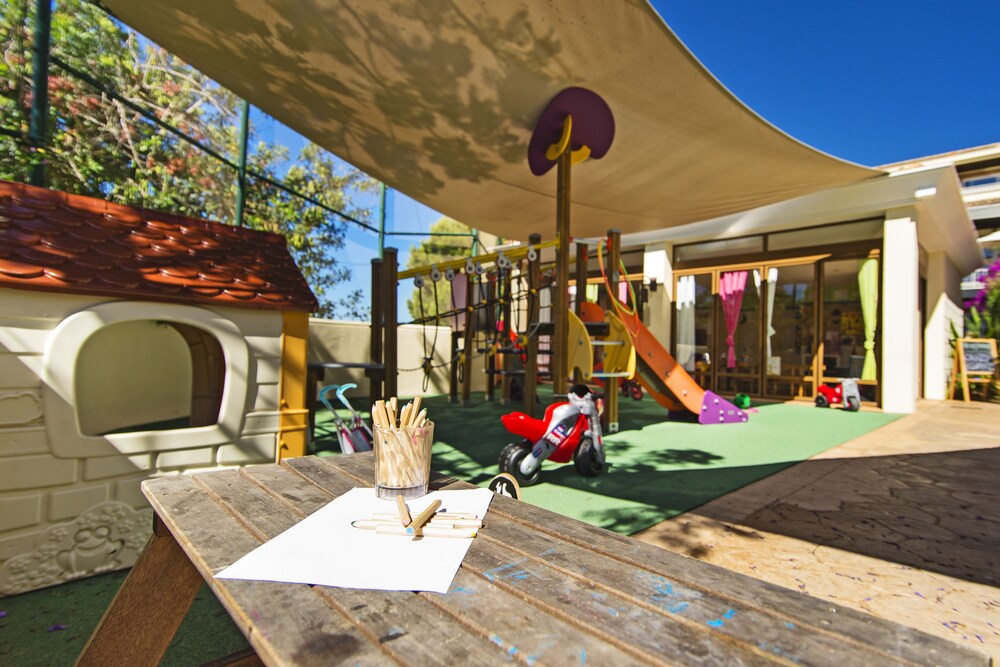 Childrens Play Area - Outdoor