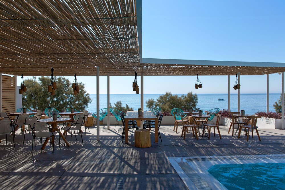 Poolside Bar