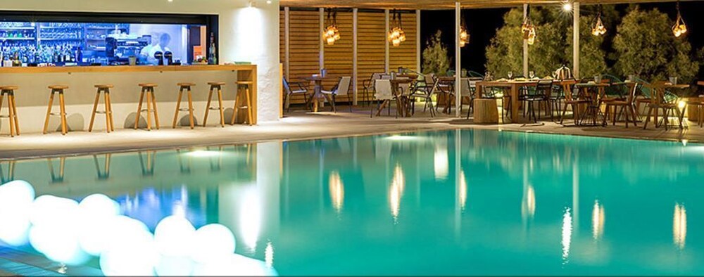 Poolside Bar