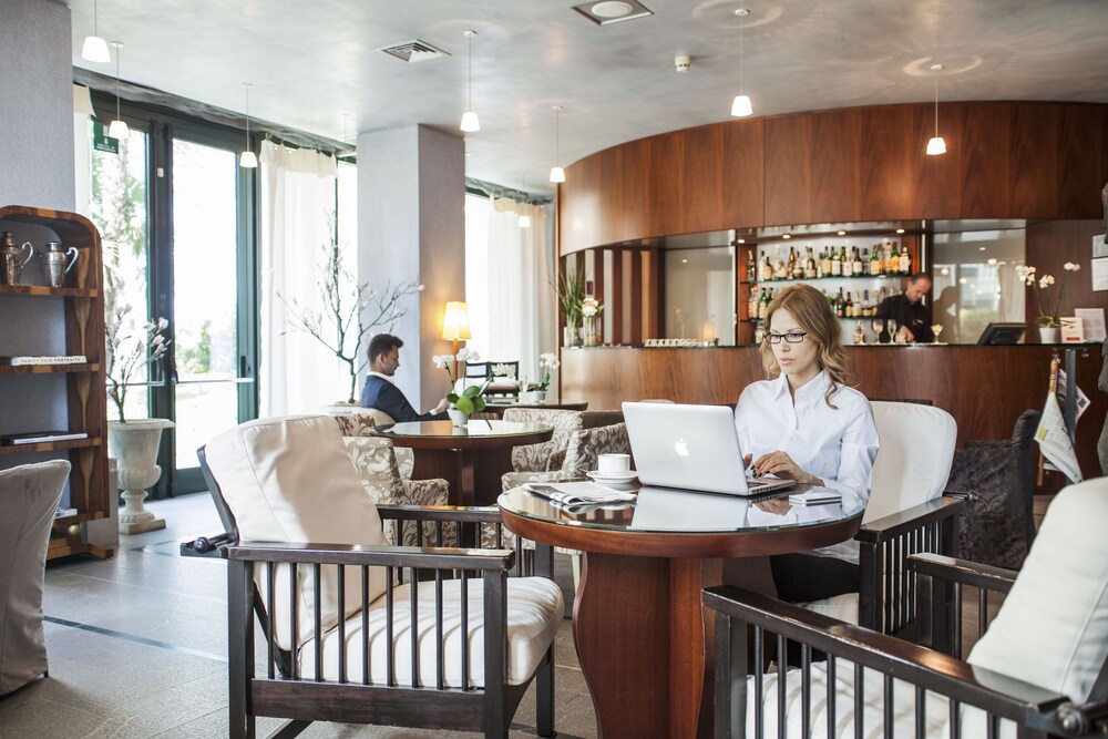 Hotel Bar