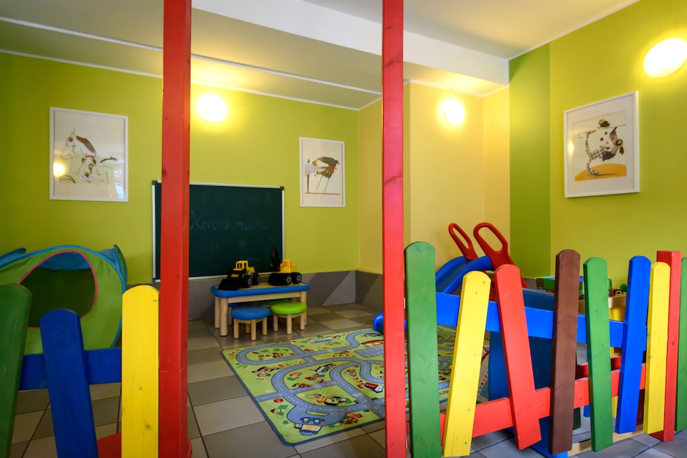Childrens Play Area - Indoor