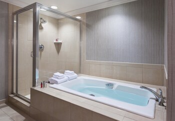 Deep Soaking Bathtub