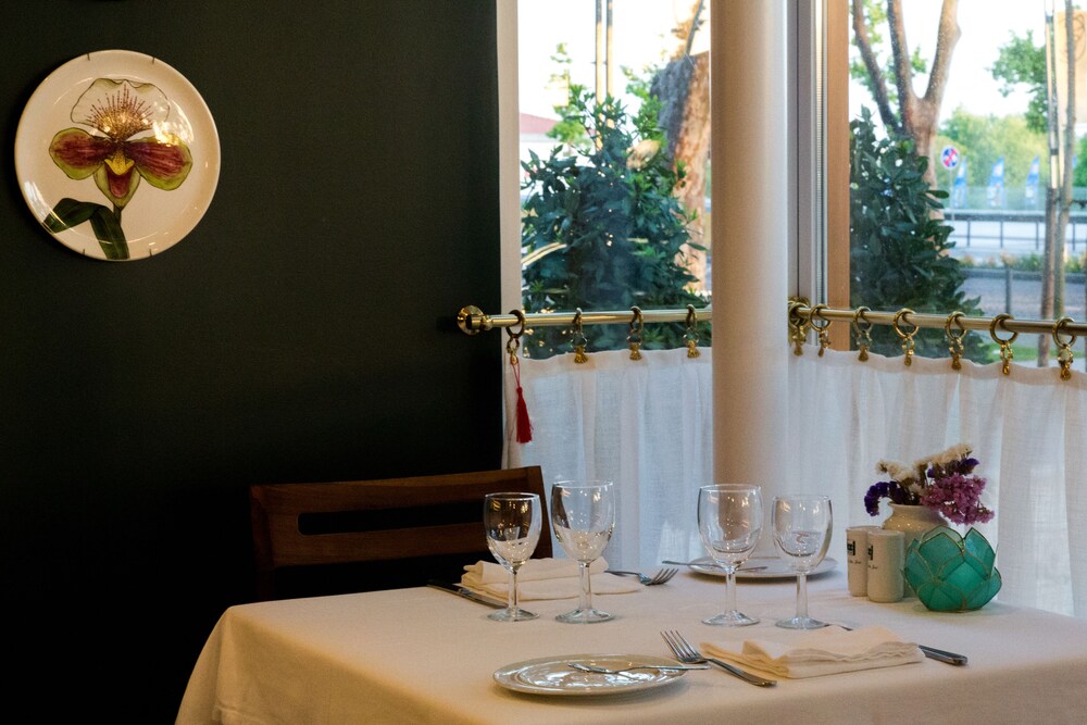 Couples Dining
