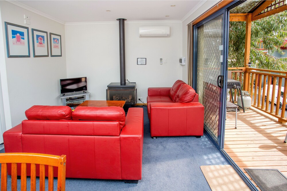 Deluxe Cabin - Living Area