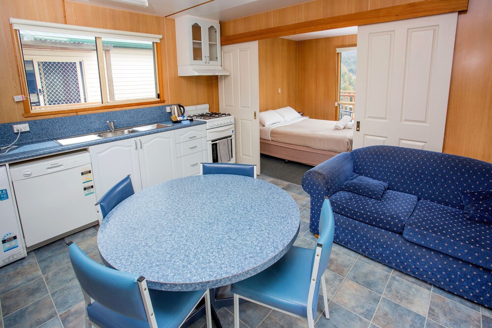 Superior Cottage, 2 Bedrooms - In-Room Dining