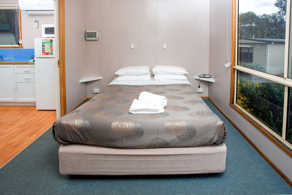 Standard Two Bedroom Cabin - Guestroom