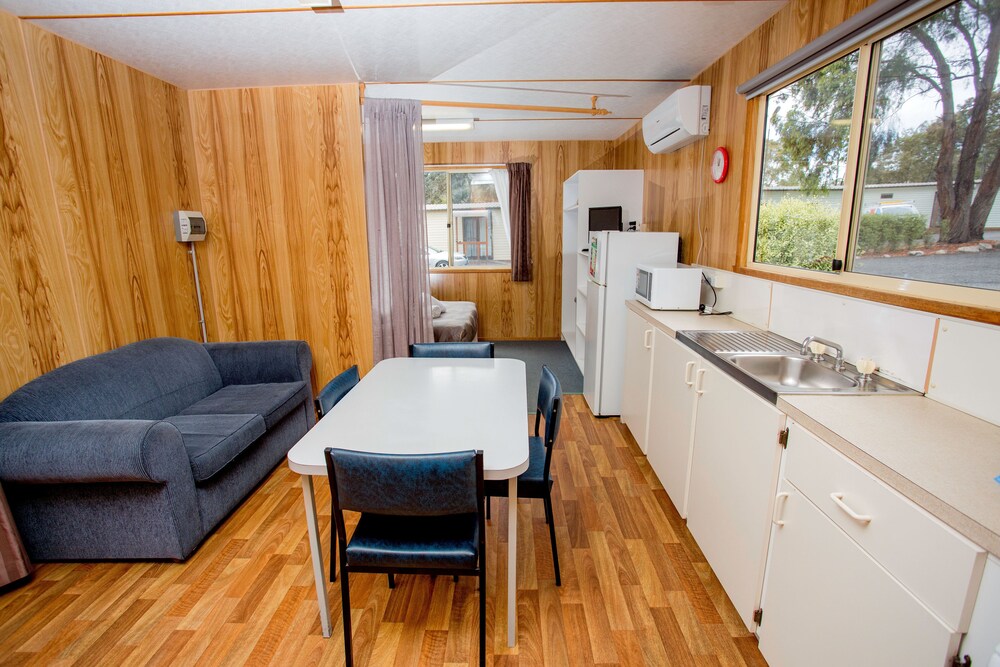Standard Cabin (6 Berth) - In-Room Dining