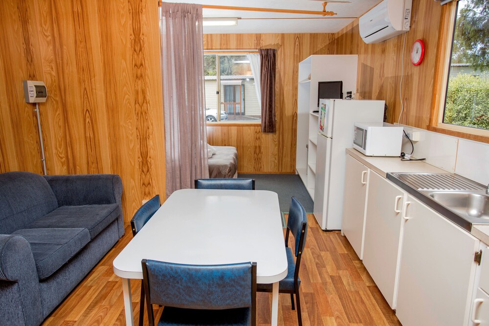 Standard Cabin (6 Berth) - In-Room Dining