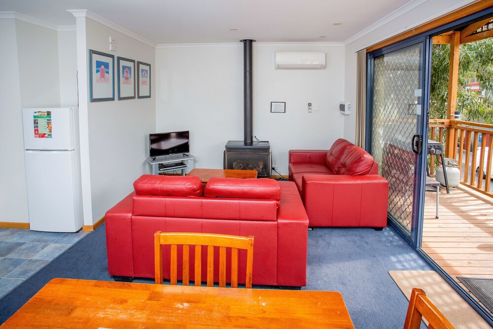 Deluxe Cabin - Living Area