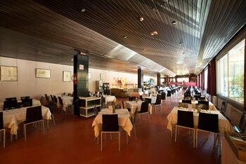 Food Court