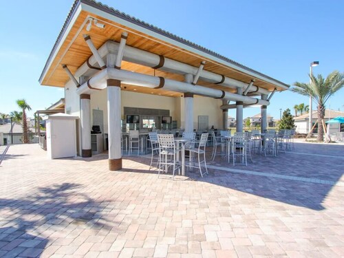 Poolside Bar