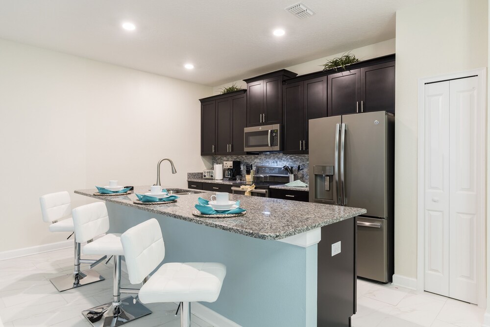 Luxury Townhome, 4 Bedrooms, Private Pool - Guestroom