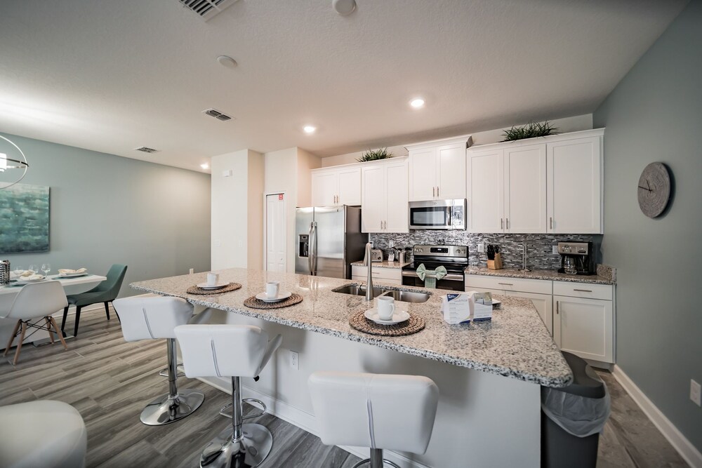 Premium Townhome, 4 Bedrooms - Guestroom
