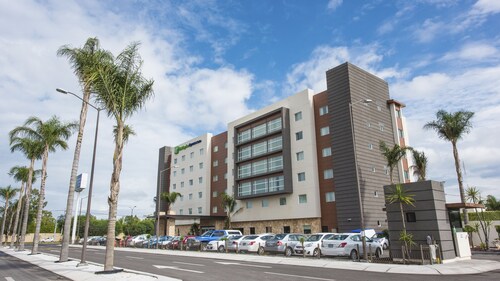 Holiday Inn Express & Suites Celaya