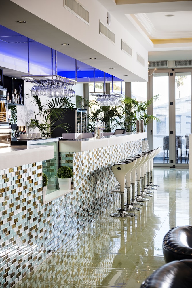Hotel Bar