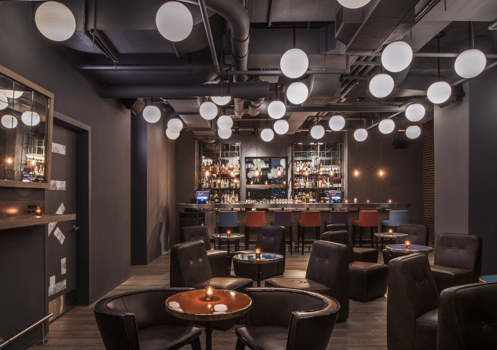 Hotel Bar