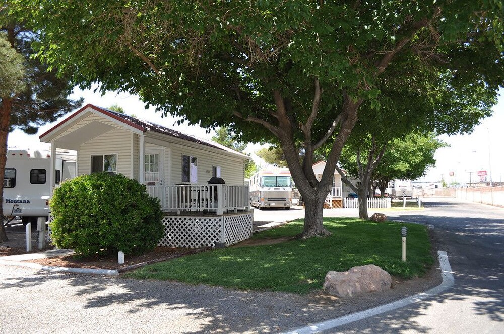 Cottage, Multiple Beds, Non Smoking, Kitchen (Linens Included) - Front of Property