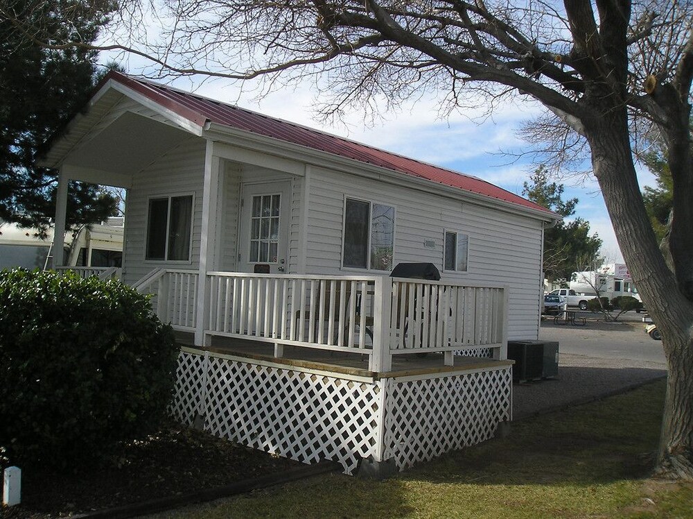 Cottage, Multiple Beds, Non Smoking, Kitchen (Linens Included, Pets Allowed) - Front of Property