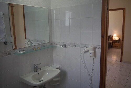 Family Apartment, Garden View - Bathroom