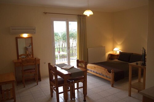 Basic Studio - Guestroom