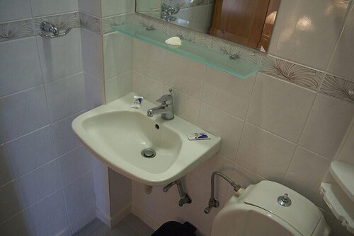 Basic Studio - Bathroom Sink