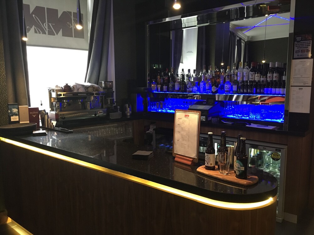 Hotel Bar