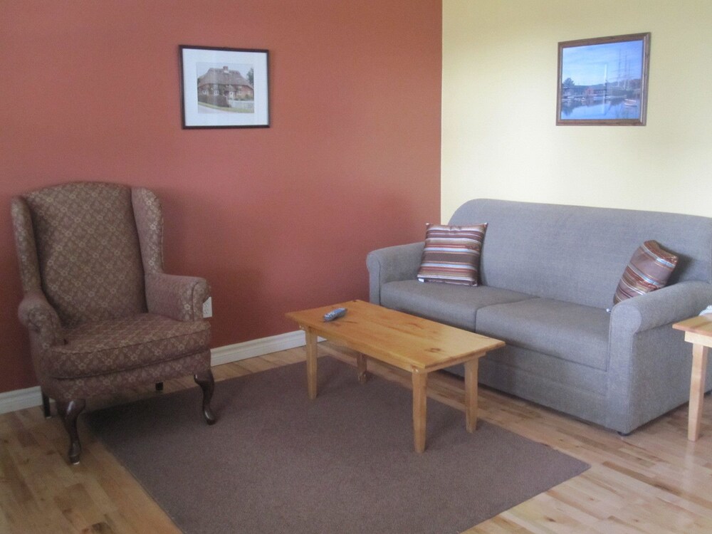 Suite, 1 Bedroom - Living Area