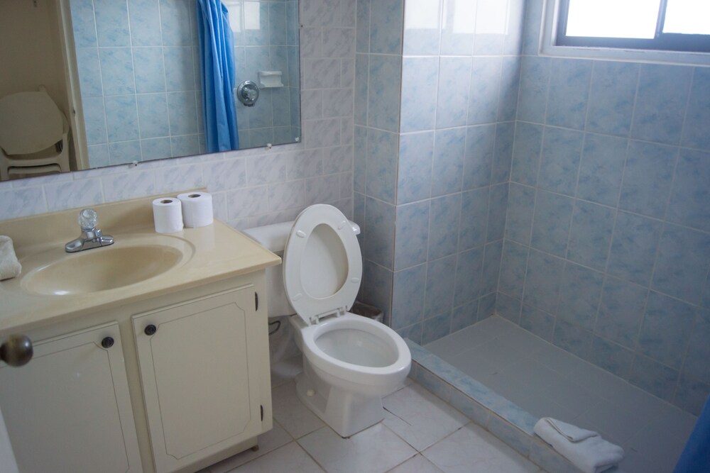 Badkamer: Junior studio, 2 tweepersoonsbedden