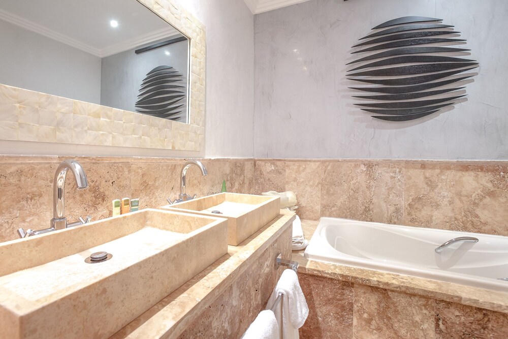 Cuarto de baño: Estudio, terraza, vista a la piscina
