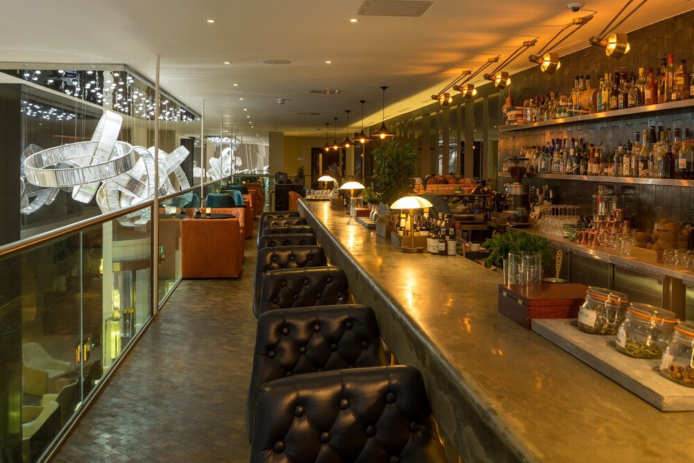 Hotel Bar