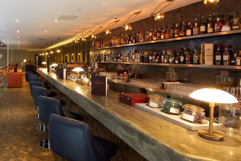 Hotel Bar