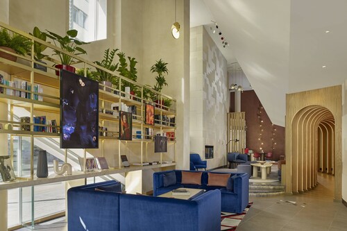 Montcalm East, Autograph Collection