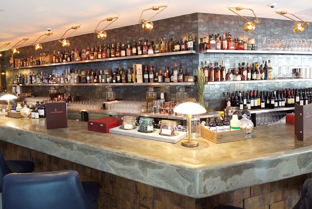 Hotel Bar