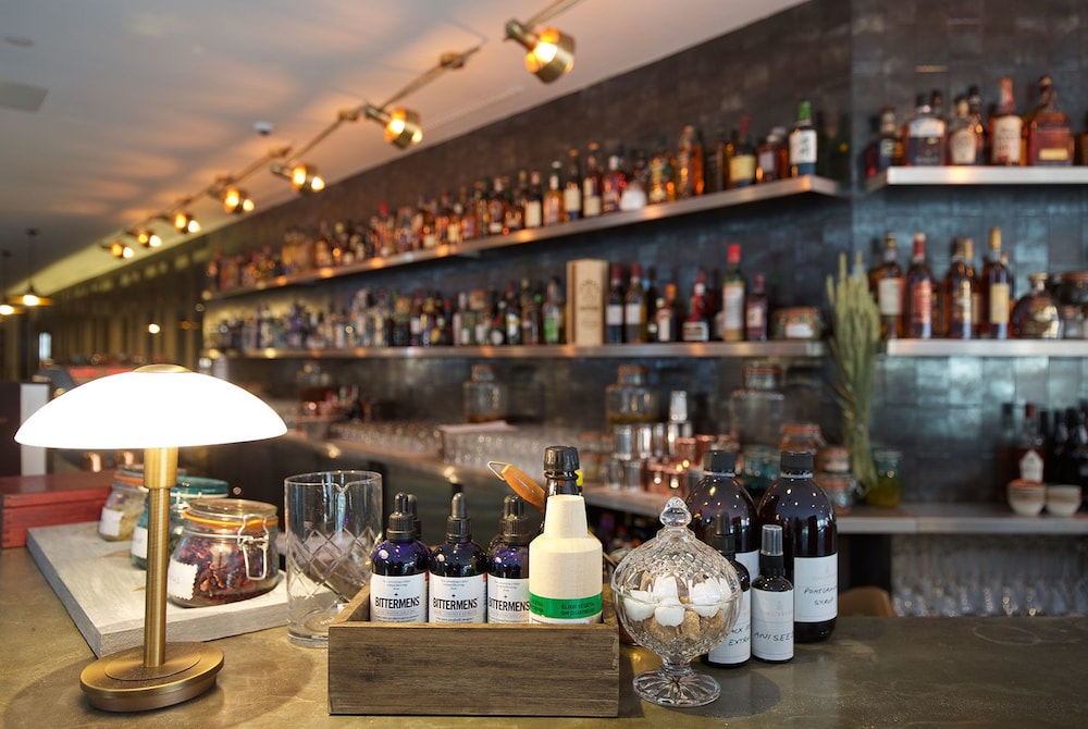 Hotel Bar