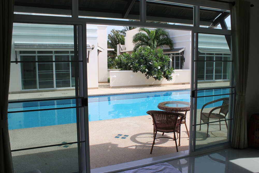 객실 전망 (1 Bedroom Deluxe Pool Villa)