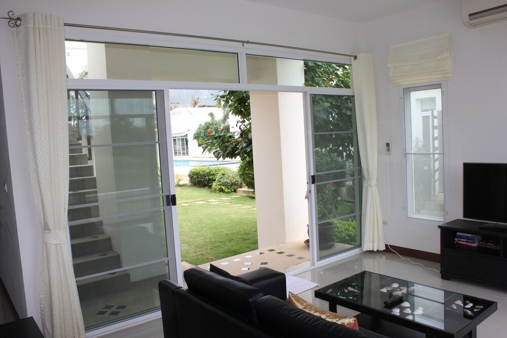 거실 (2 Bedroom Deluxe Pool Villa)