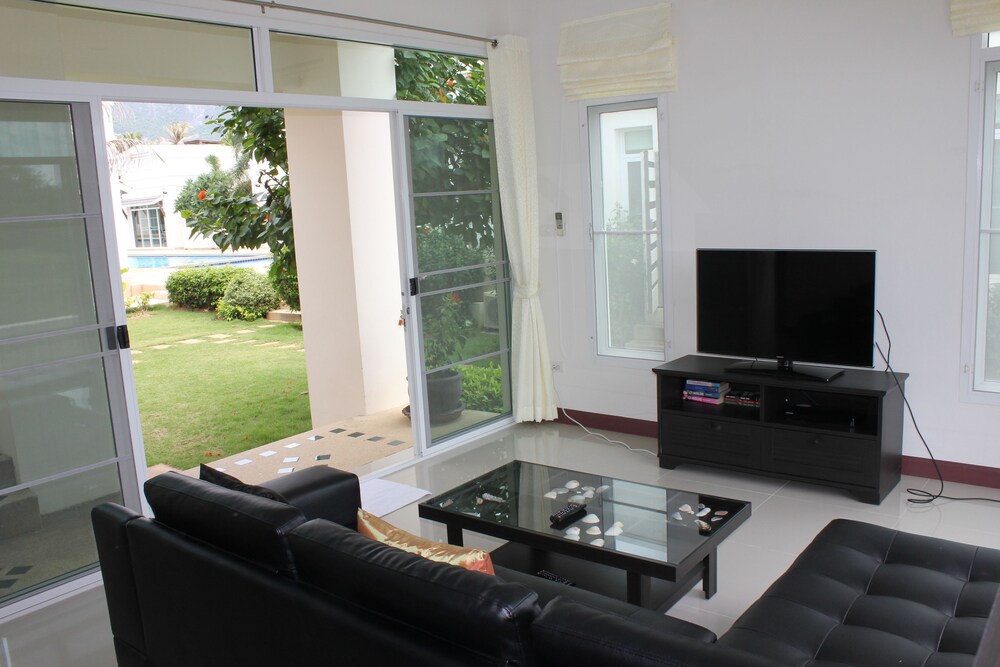 거실 (2 Bedroom Deluxe Pool Villa)