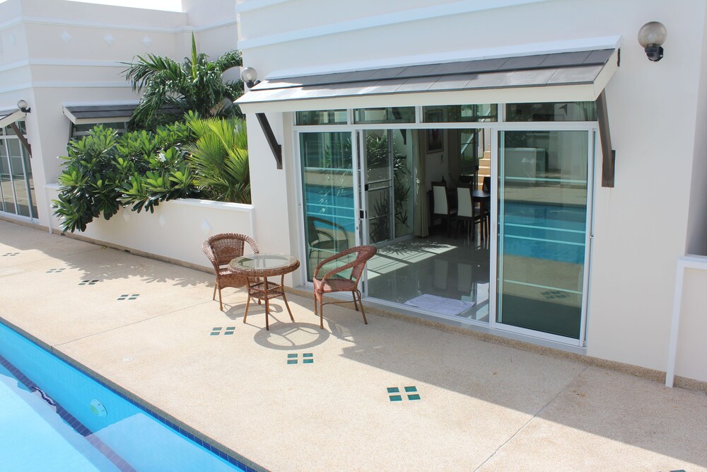 거실 공간 (1 Bedroom Deluxe Pool Villa)