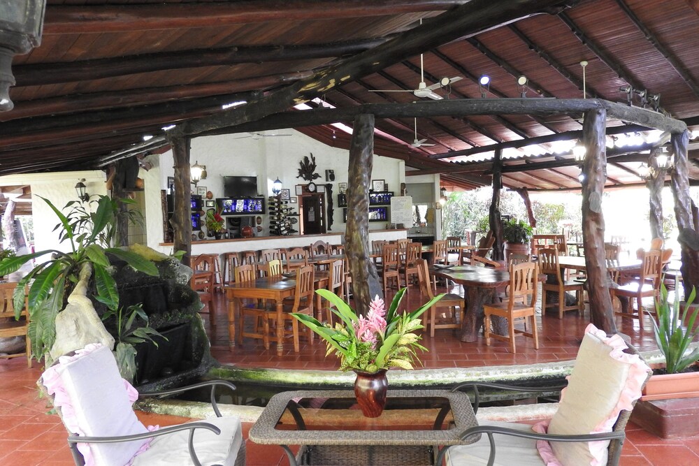 Hotel Bar