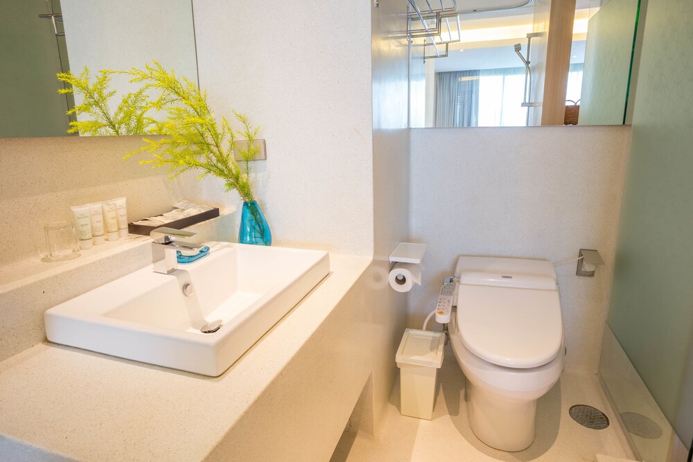 ห้องน้ำ (Luxury Studio Room)