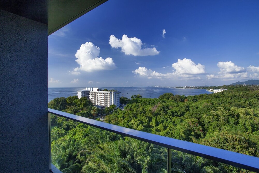 วิวจากห้องพัก (Luxury Suite - 1 Bedroom 42sqm)