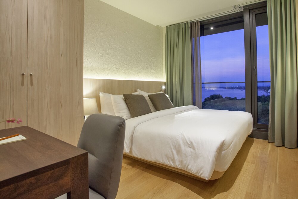รูปเด่น (Luxury Suite - 1 Bedroom 42sqm)