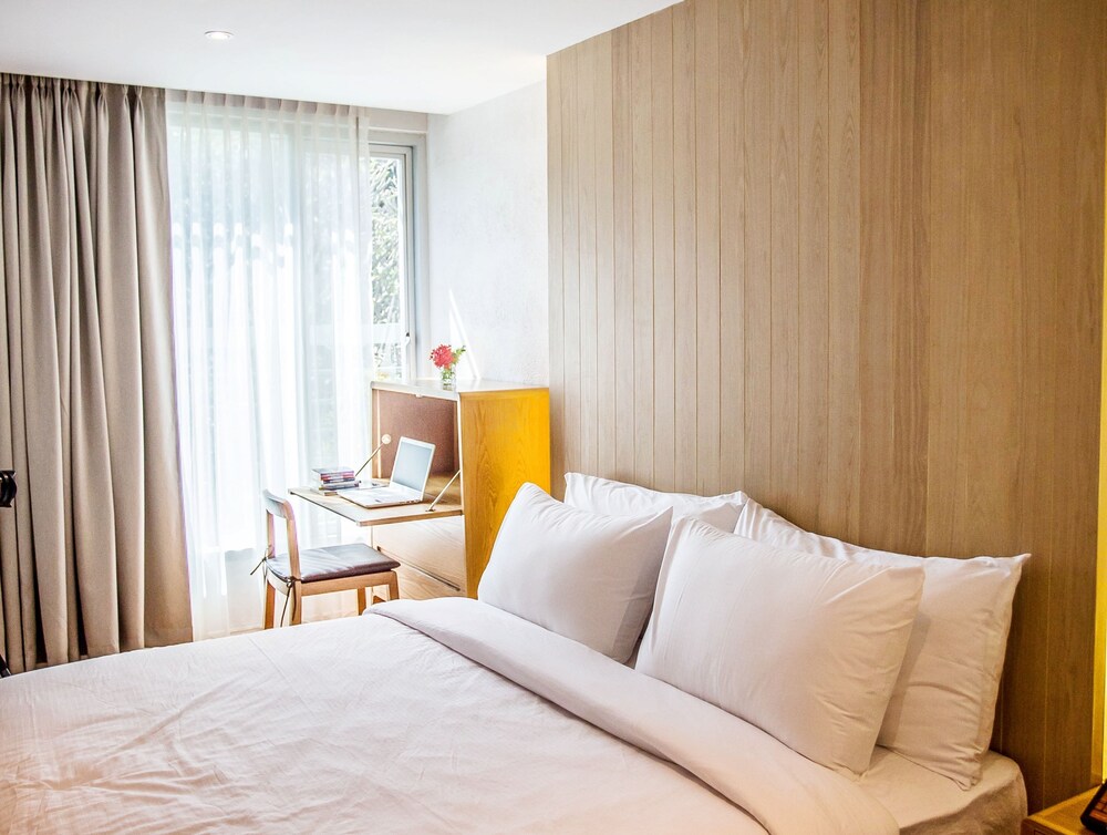 ห้องพัก (Luxury Suite Breakfast included with Free Voucher to Jump XL or Harborland)