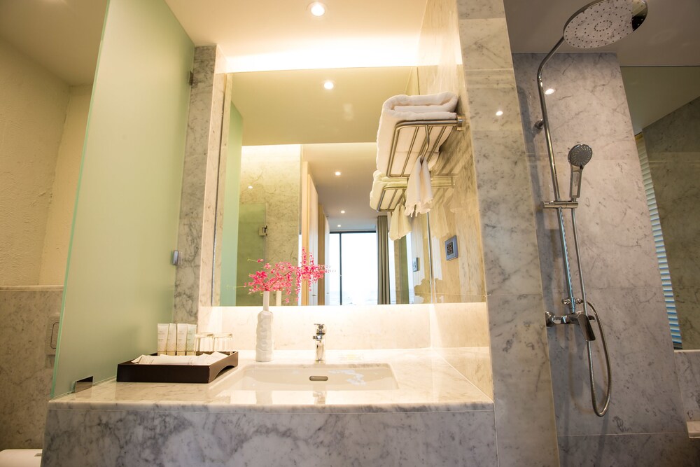 อ่างล้างมือ (Luxury Suite - 1 Bedroom 42sqm)