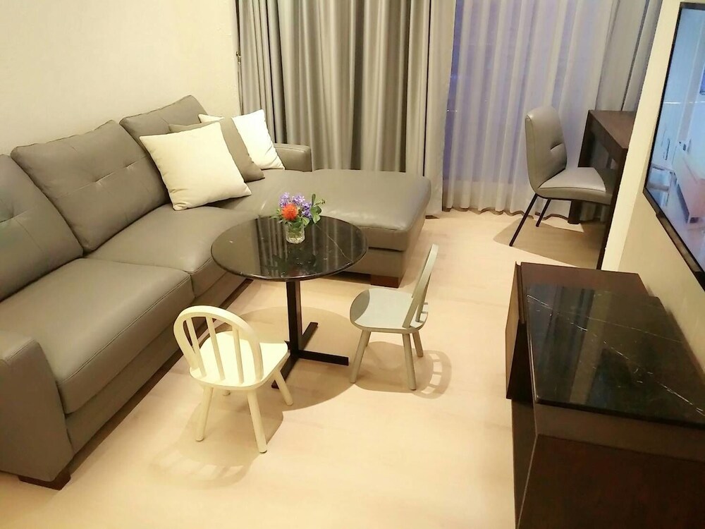 พื้นที่นั่งเล่น (Family Seaview Corner Suite - 1 Bedroom )