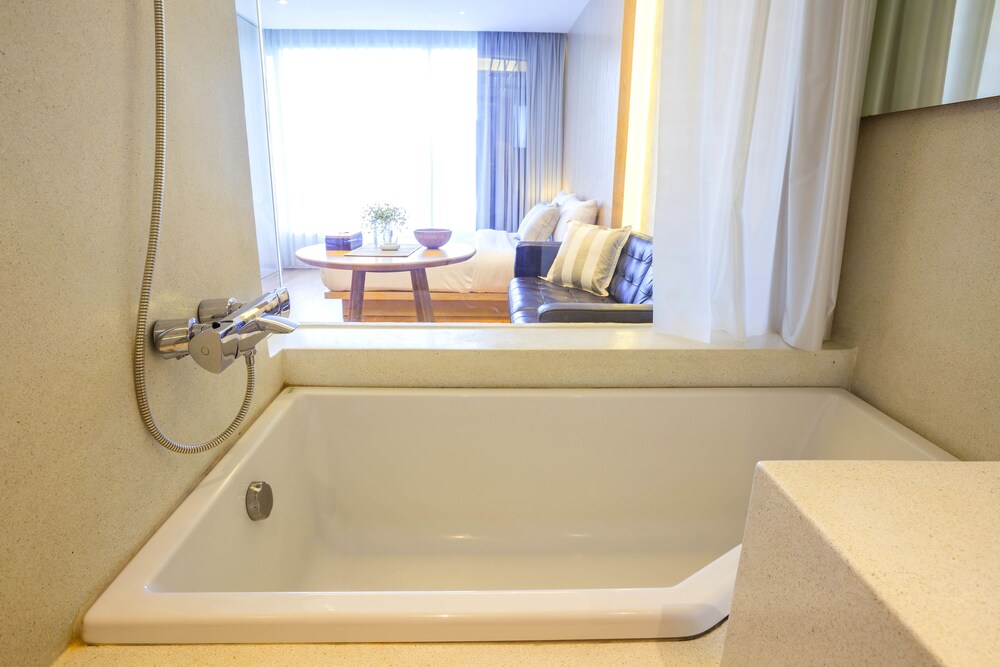 อ่างอาบน้ำ (Luxury Studio Room)