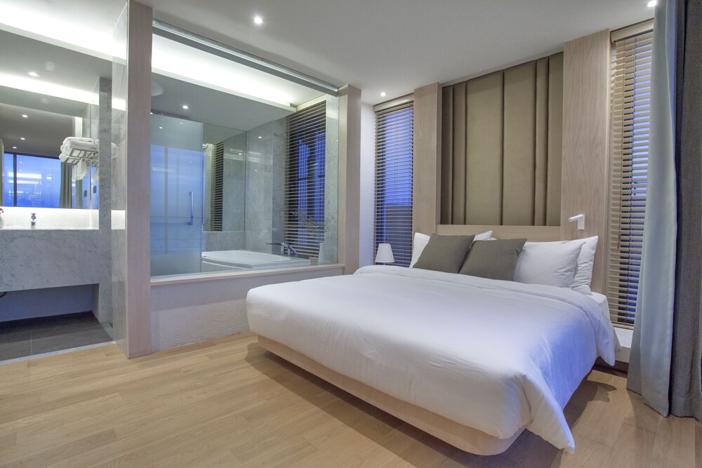 ห้องพัก (Luxury Hillview Corner Suite - 1 Bedroom)