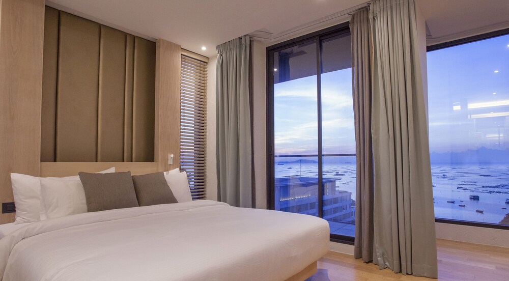 ห้องพัก (Luxury Seaview Corner Suite - 1 Bedroom)