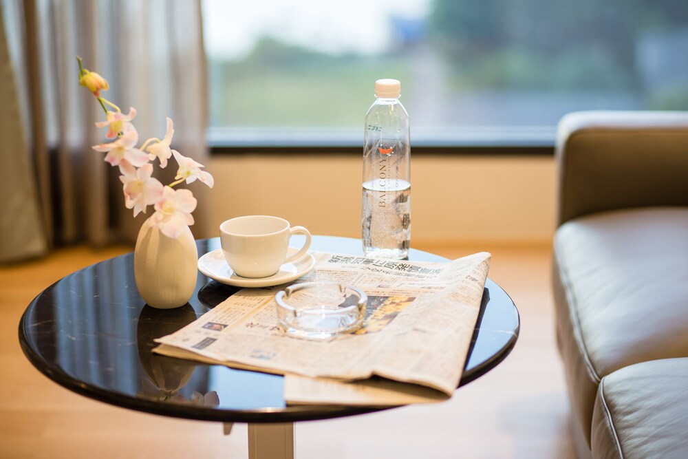 พื้นที่นั่งเล่น (Luxury Hillview Corner Suite - 1 Bedroom)
