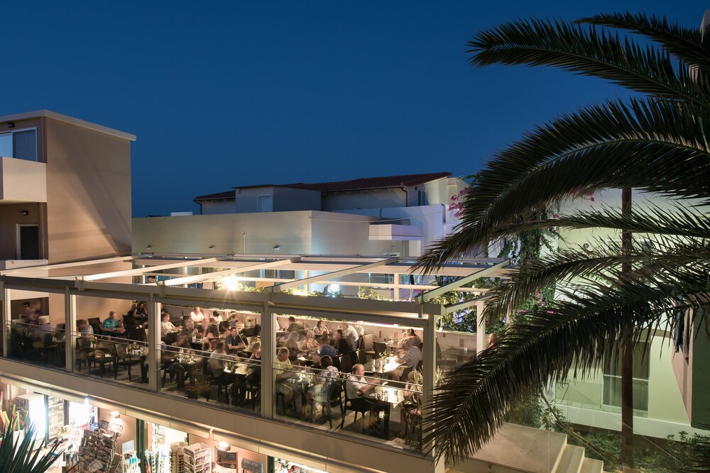 Food-Court